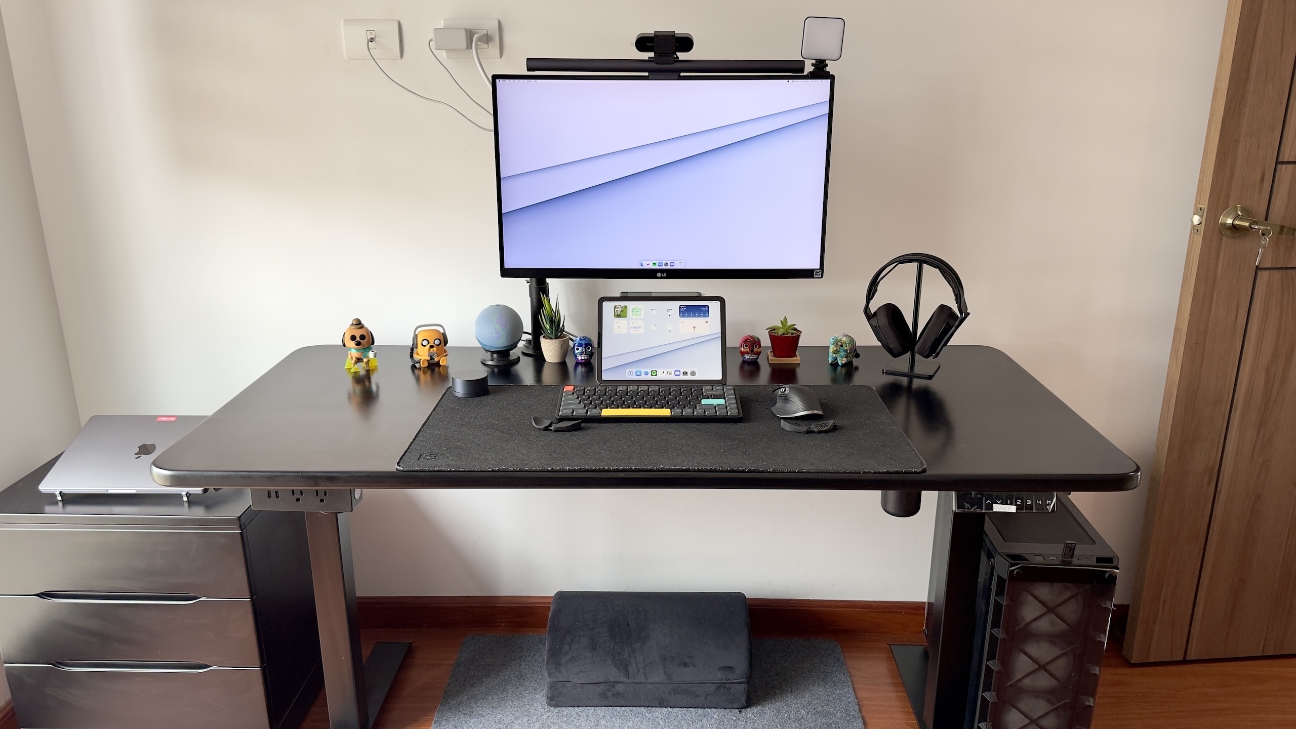 Romi's desk setup in early 2023